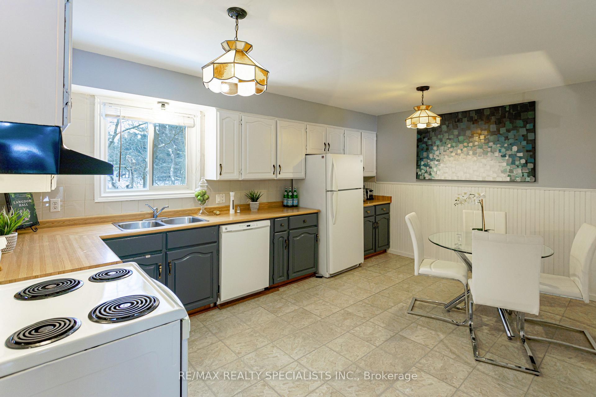 Photo 9 of 87 Poplar Avenue, Halton Hills, Acton — HOMEH