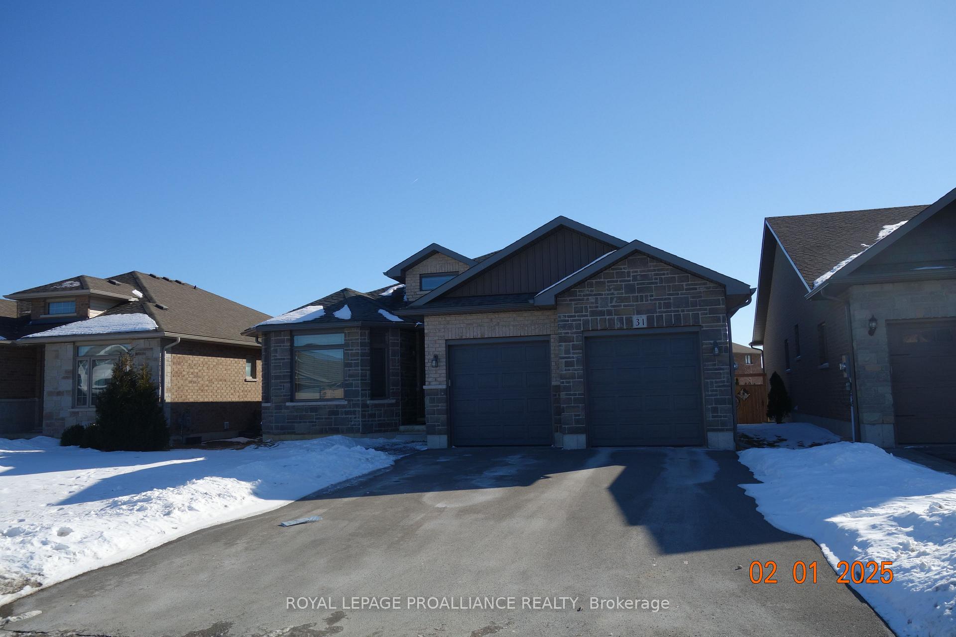 Photo 2 of 31 Hummingbird Drive, Belleville, Thurlow Ward — HOMEH