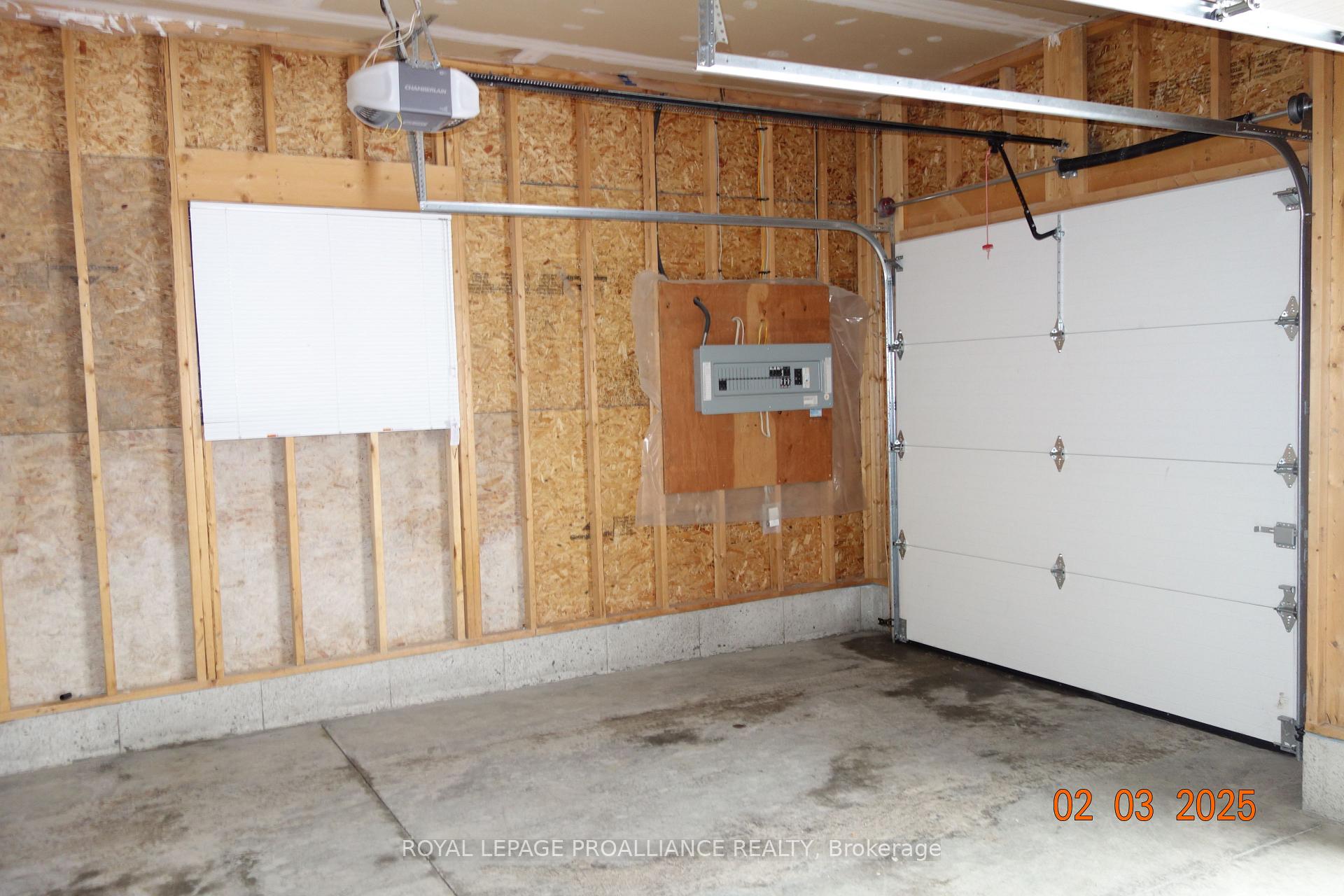 Photo 3 of 31 Hummingbird Drive, Belleville, Thurlow Ward — HOMEH