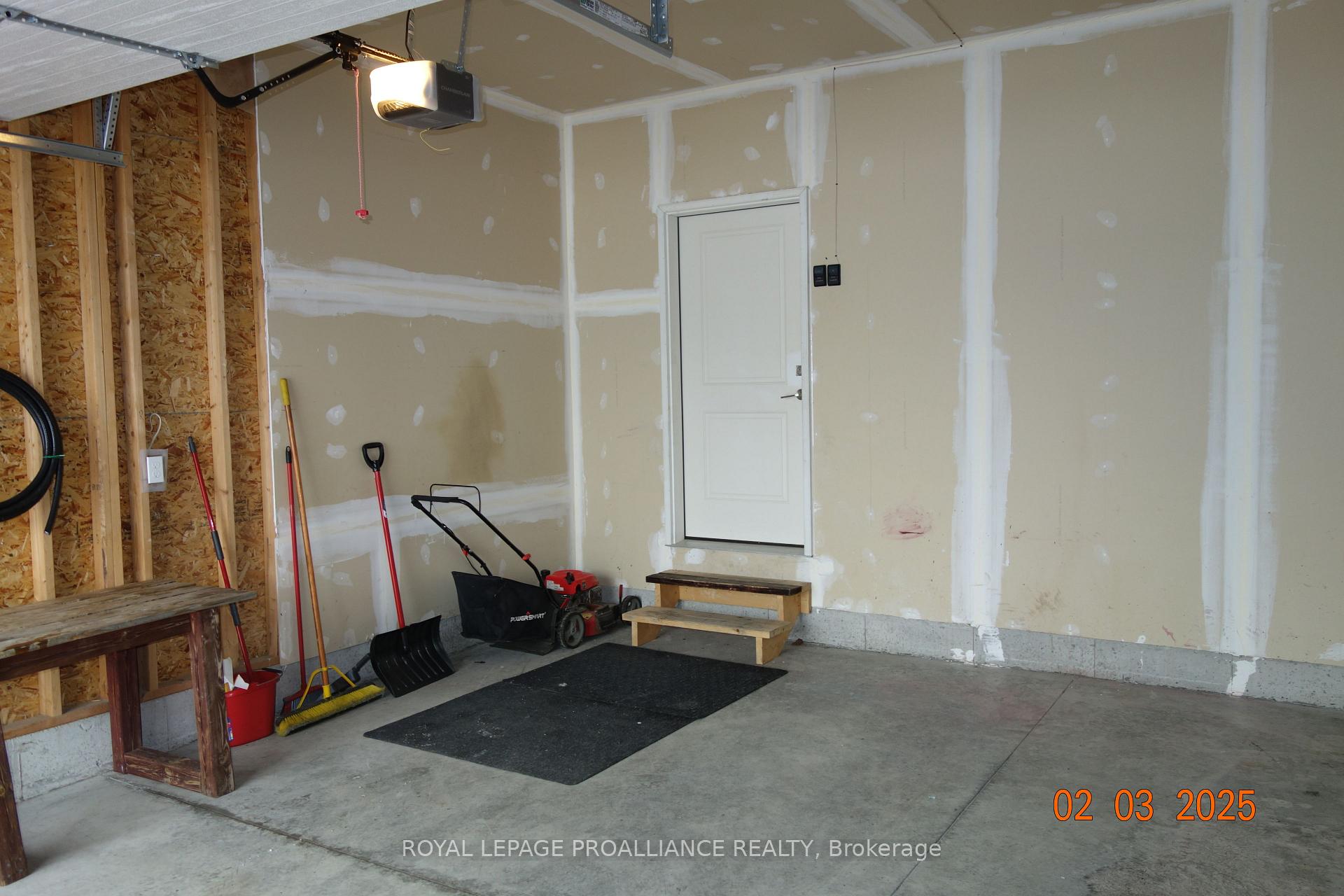 Photo 4 of 31 Hummingbird Drive, Belleville, Thurlow Ward — HOMEH