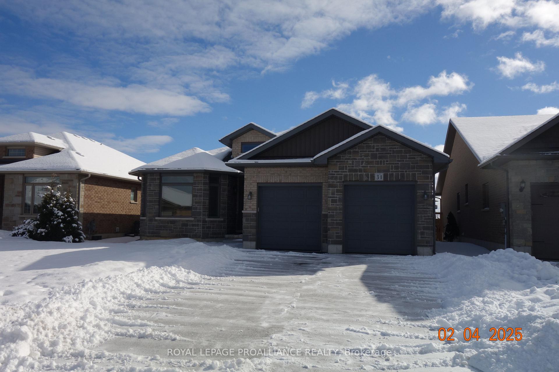 Photo 25 of 31 Hummingbird Drive, Belleville, Thurlow Ward — HOMEH