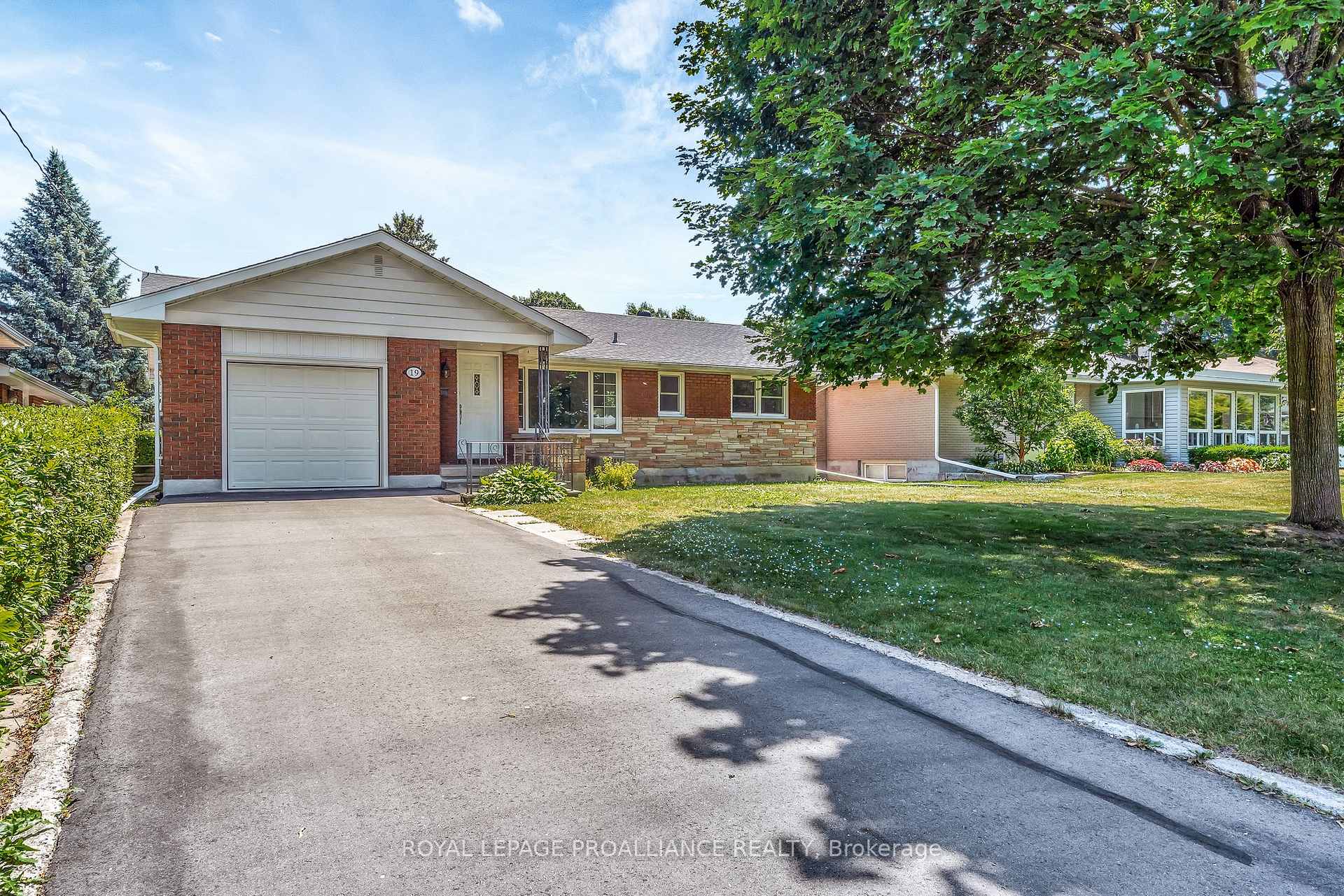 Photo 1 of 19 Lee Avenue, Belleville, Belleville Ward — HOMEH