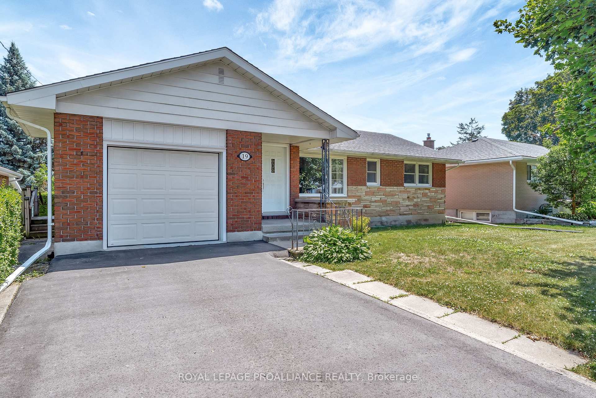 Photo 2 of 19 Lee Avenue, Belleville, Belleville Ward — HOMEH