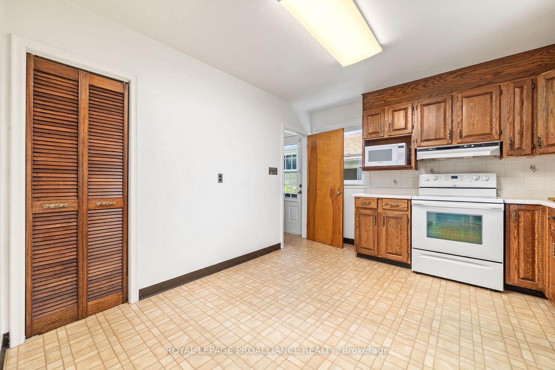 Photo 16 of 19 Lee Avenue, Belleville, Belleville Ward — HOMEH