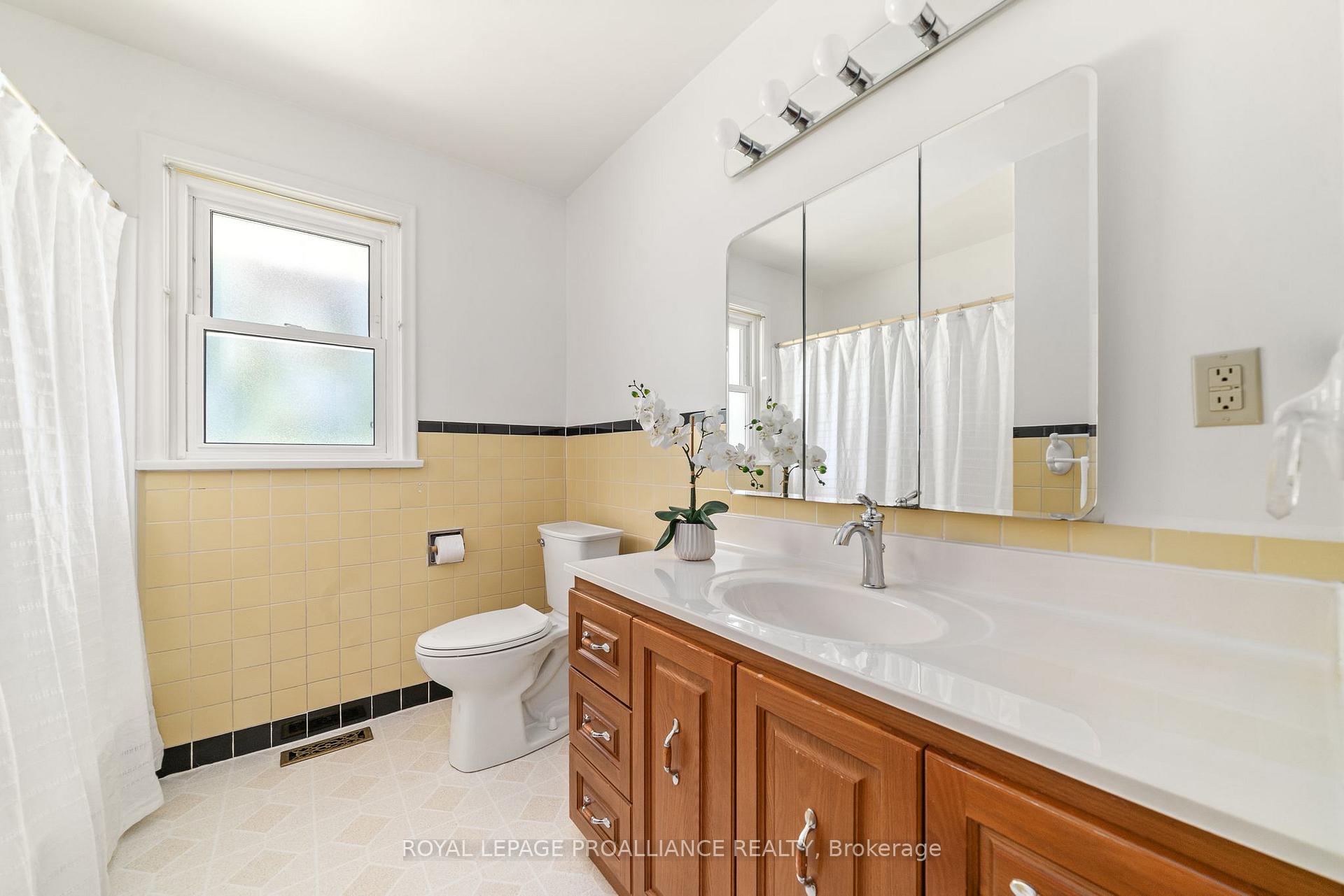 Photo 23 of 19 Lee Avenue, Belleville, Belleville Ward — HOMEH