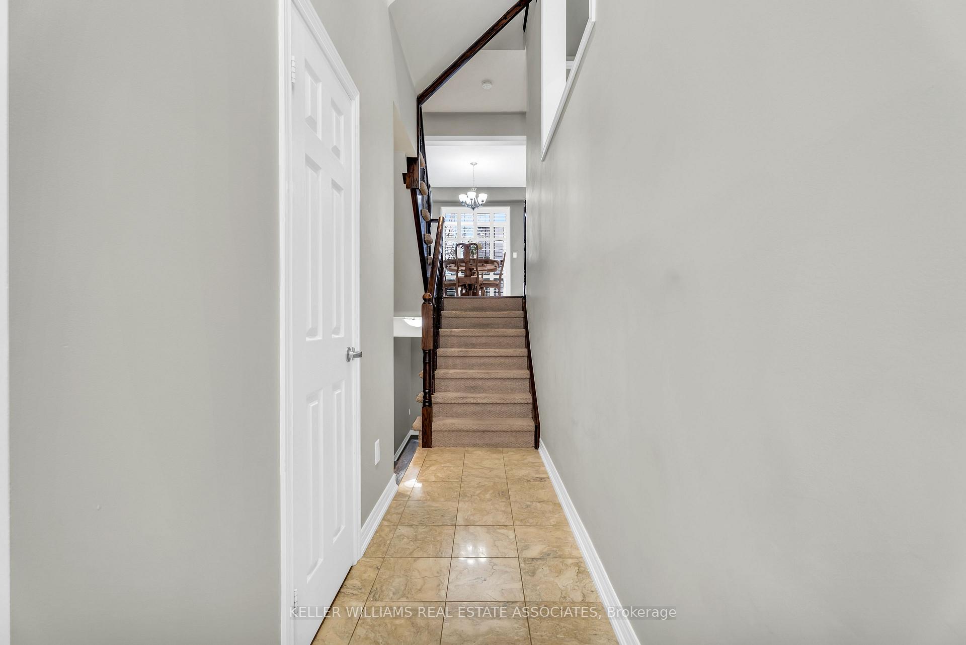 Photo 4 of 12 Sutcliff Lane, Halton Hills, Georgetown — HOMEH