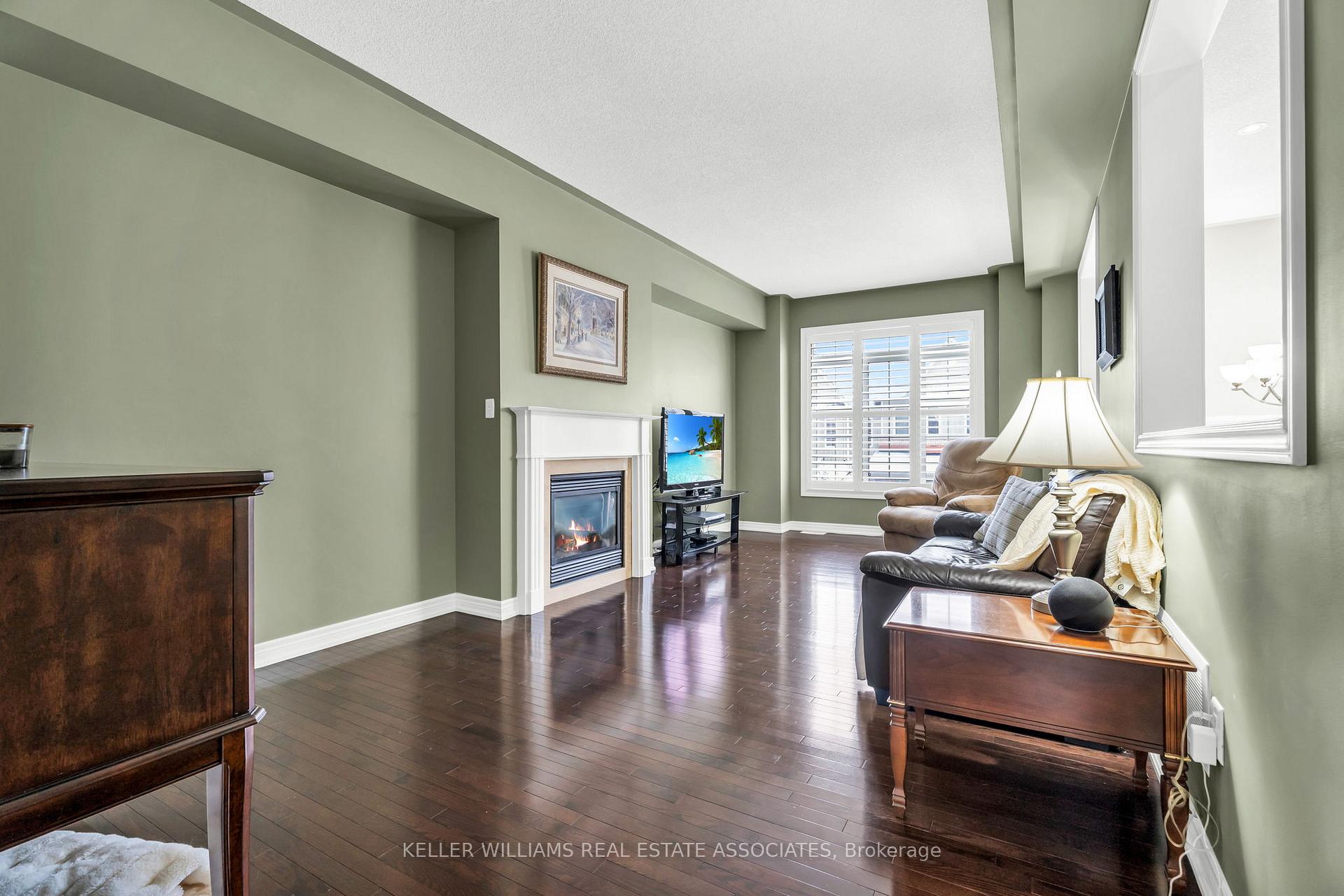 Photo 5 of 12 Sutcliff Lane, Halton Hills, Georgetown — HOMEH