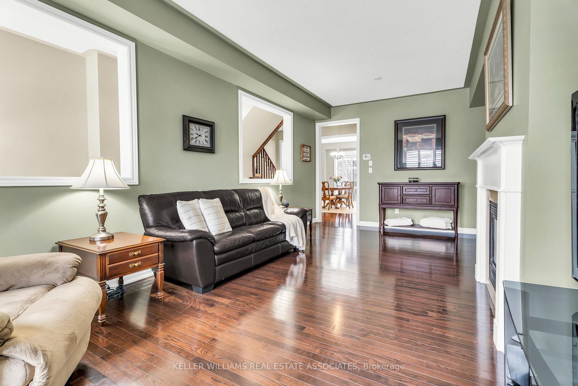 Photo 8 of 12 Sutcliff Lane, Halton Hills, Georgetown — HOMEH