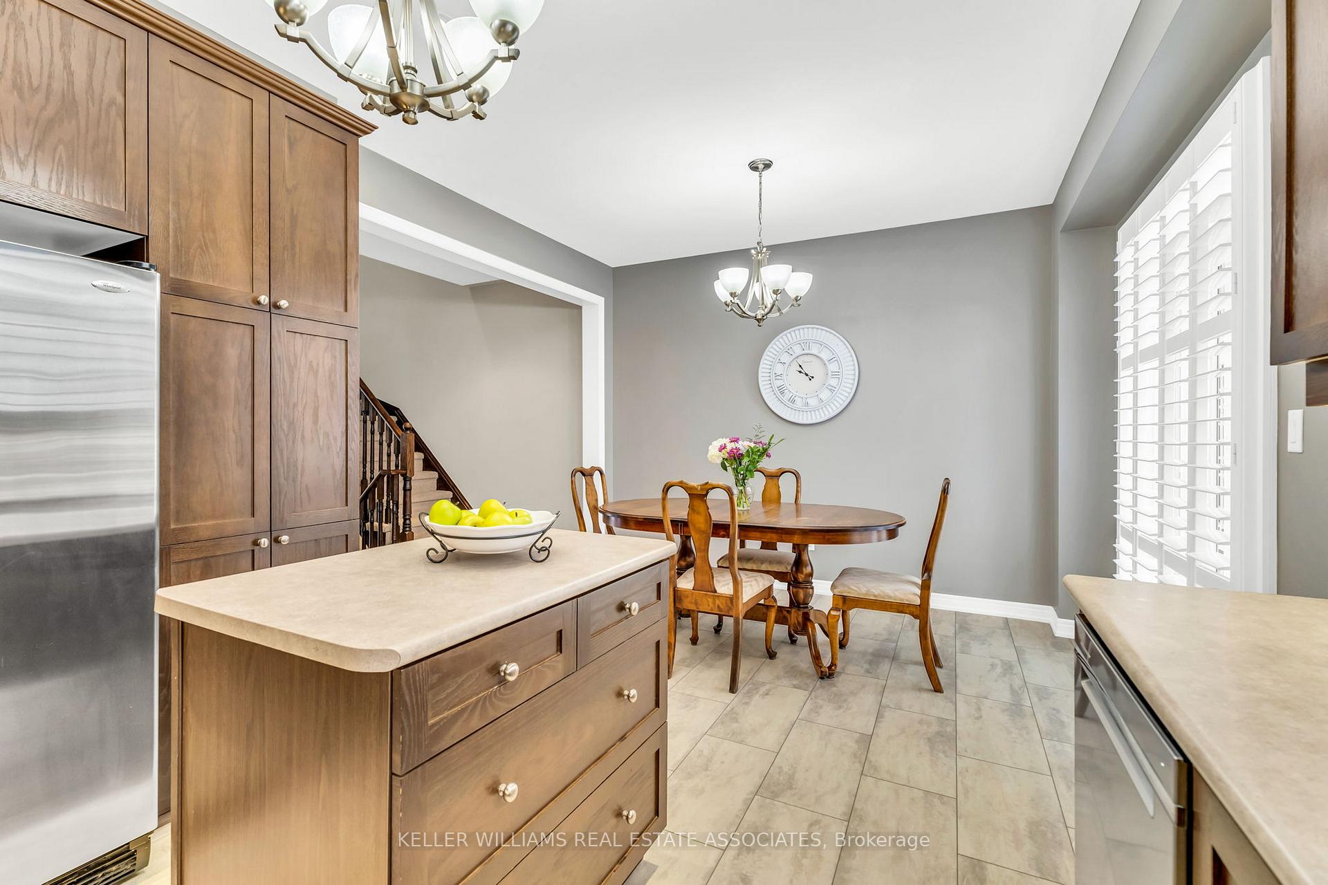 Photo 13 of 12 Sutcliff Lane, Halton Hills, Georgetown — HOMEH