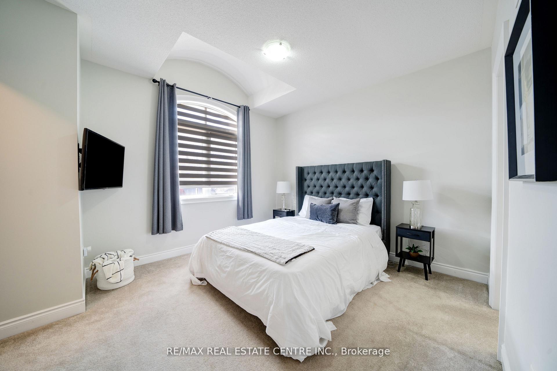 Photo 44 of 5 Carl Finlay Drive, Brampton, Toronto Gore Rural Estate — HOMEH