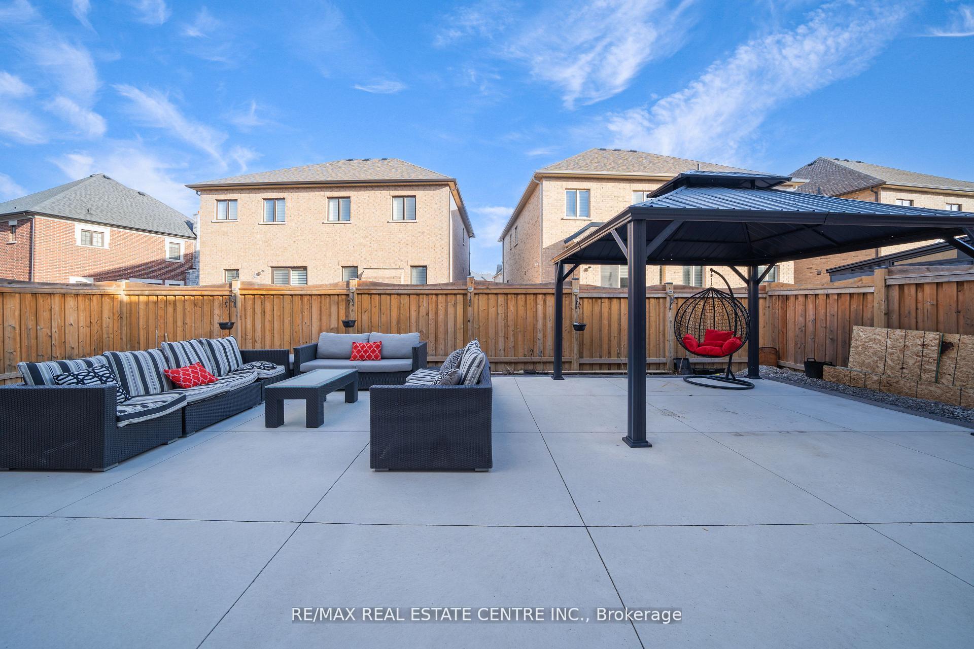 Photo 49 of 5 Carl Finlay Drive, Brampton, Toronto Gore Rural Estate — HOMEH