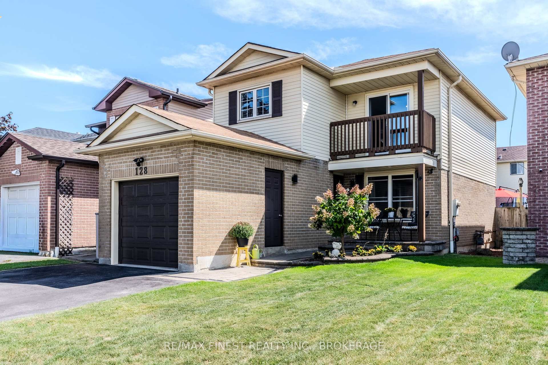 Photo 8 of 128 Reed Drive, Ajax, Central — HOMEH
