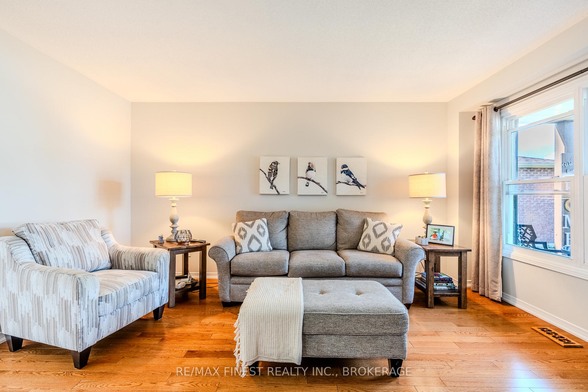 Photo 4 of 128 Reed Drive, Ajax, Central — HOMEH