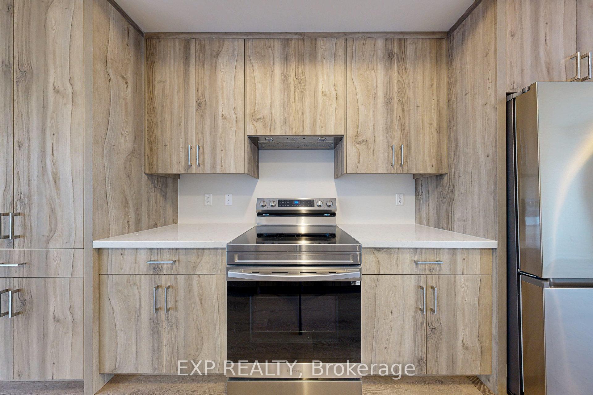 Photo 8 of 1325 Shevchenko Boulevard, Oakville, Northwest — HOMEH