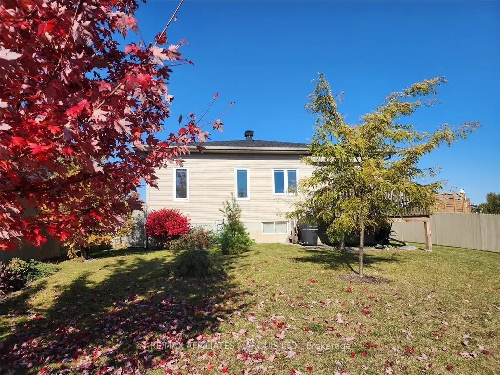 Photo 9 of 124 Emily Jade Crescent, Cornwall — HOMEH