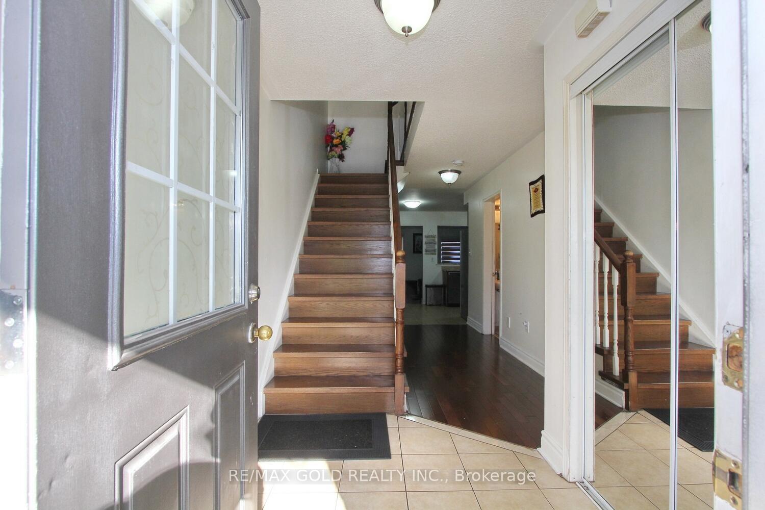 Photo 5 of 25 Wicklow Road E, Brampton, Credit Valley — HOMEH