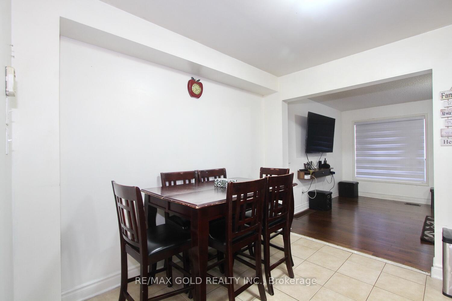 Photo 10 of 25 Wicklow Road E, Brampton, Credit Valley — HOMEH
