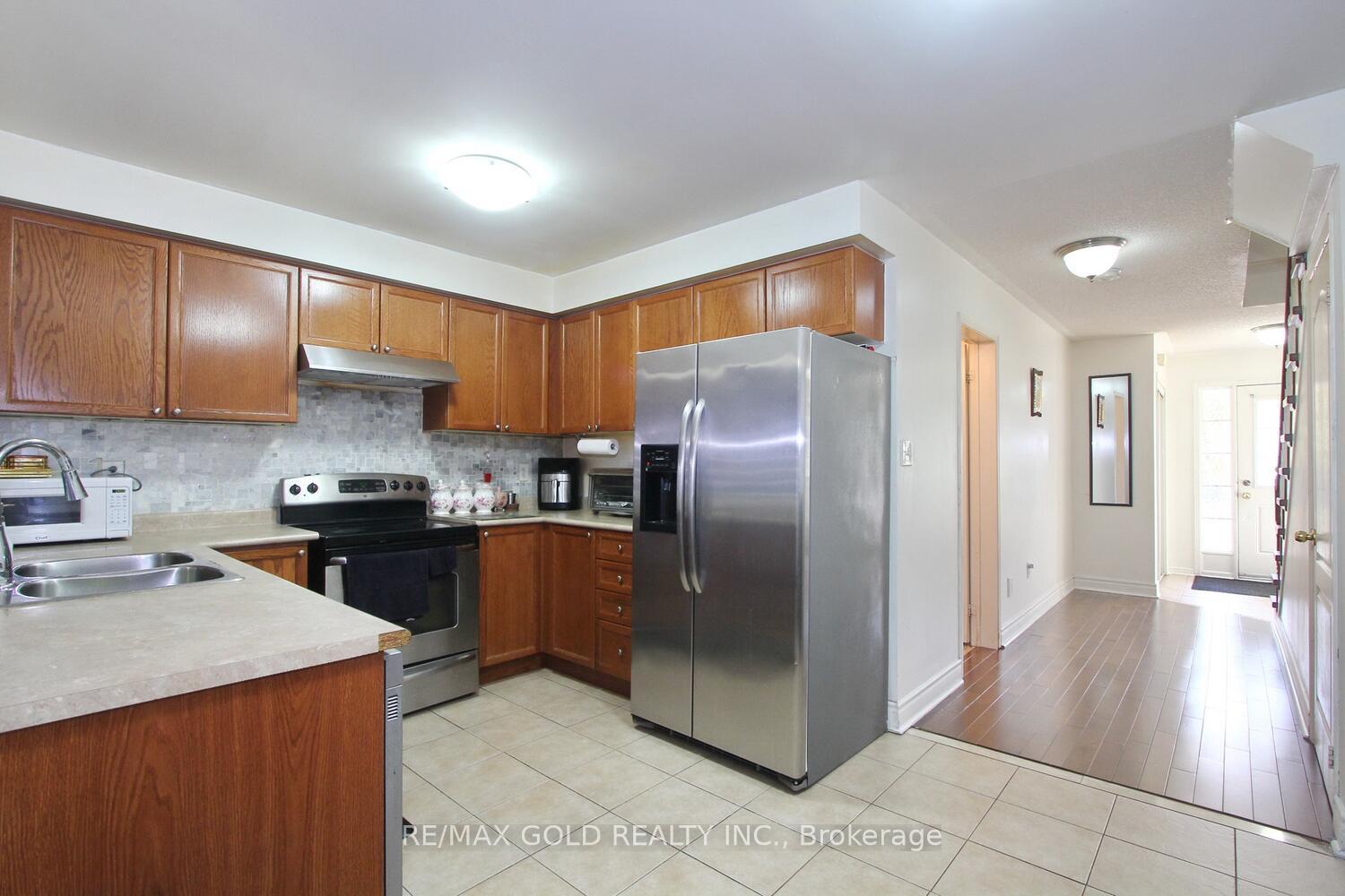 Photo 12 of 25 Wicklow Road E, Brampton, Credit Valley — HOMEH
