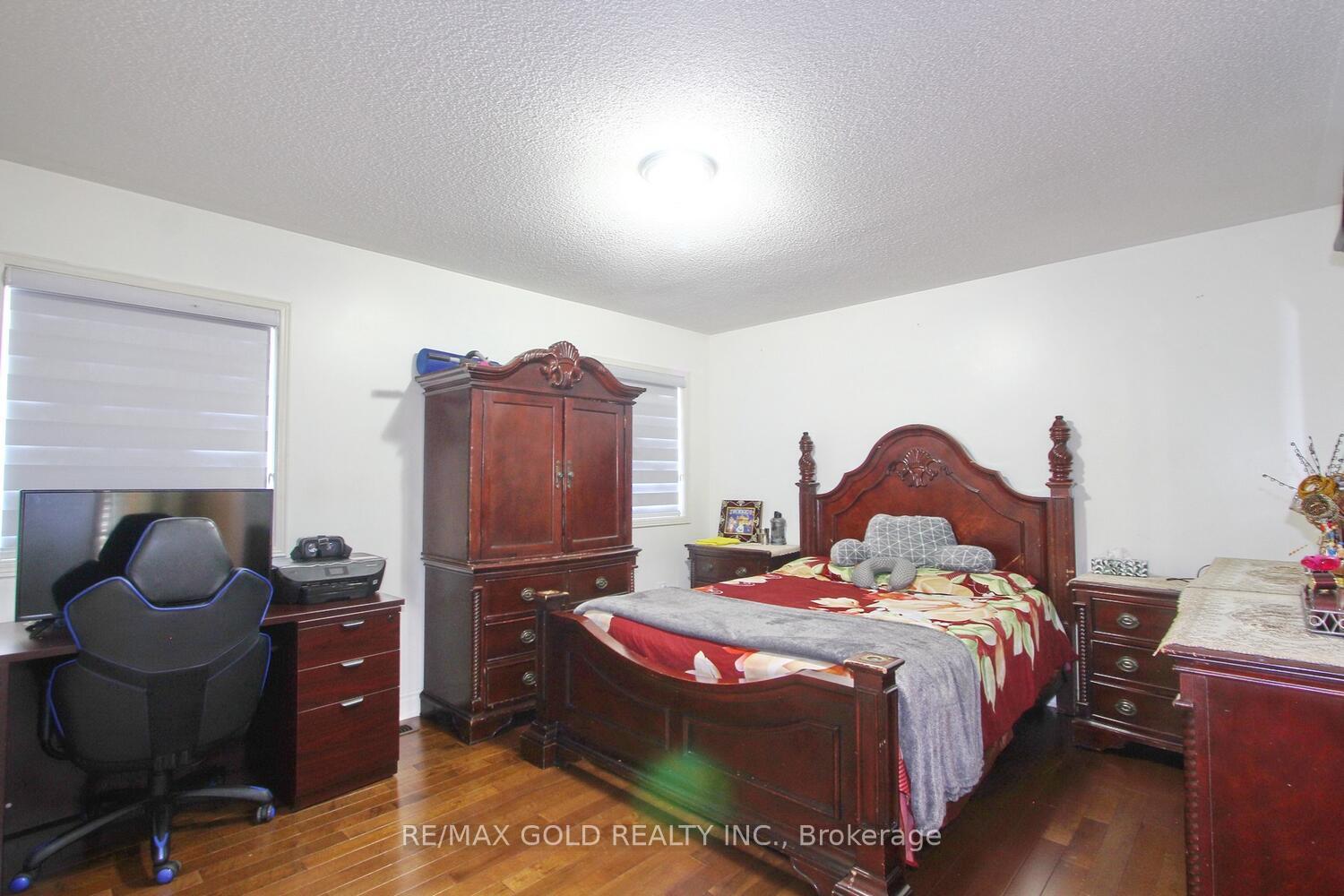 Photo 18 of 25 Wicklow Road E, Brampton, Credit Valley — HOMEH
