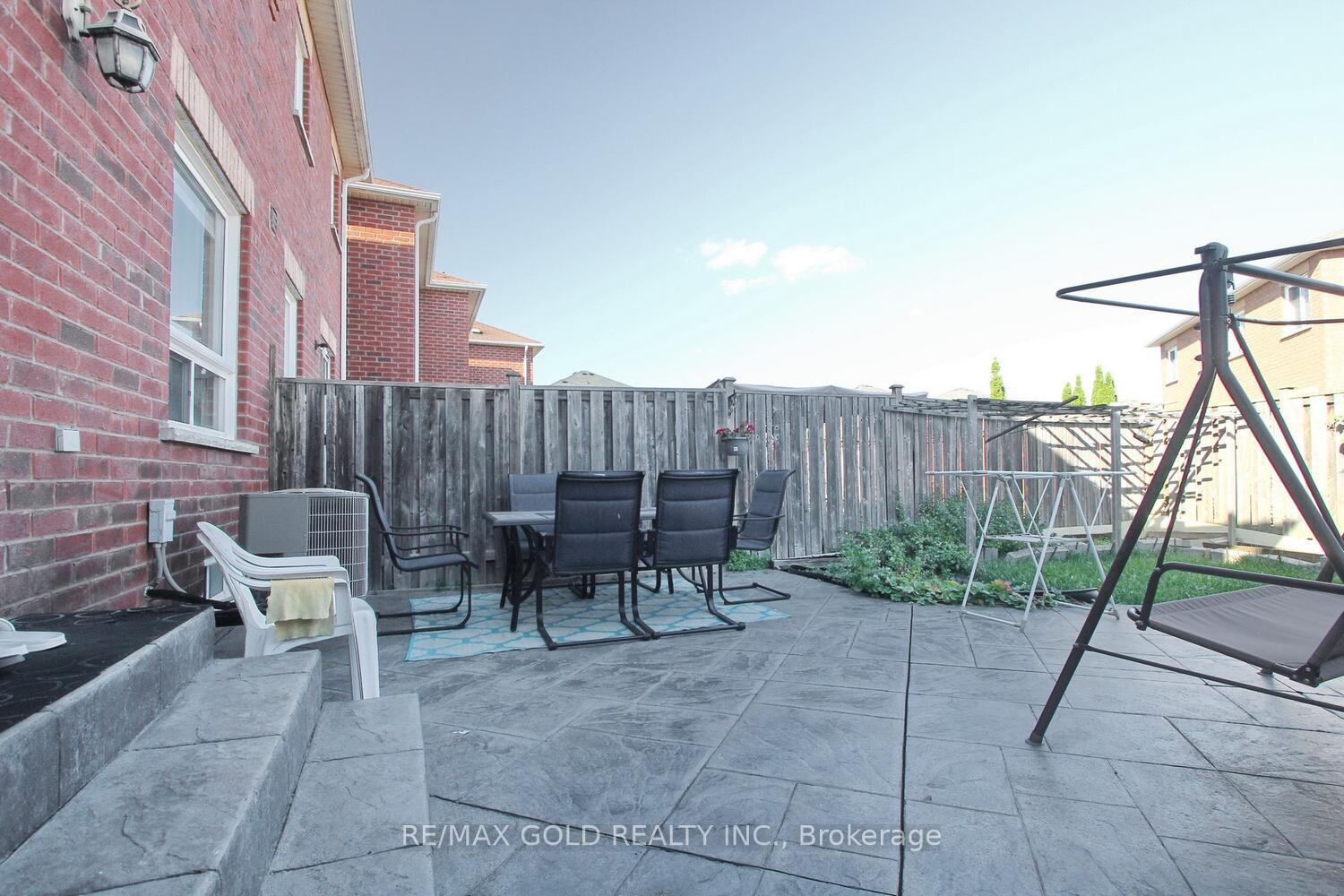 Photo 32 of 25 Wicklow Road E, Brampton, Credit Valley — HOMEH