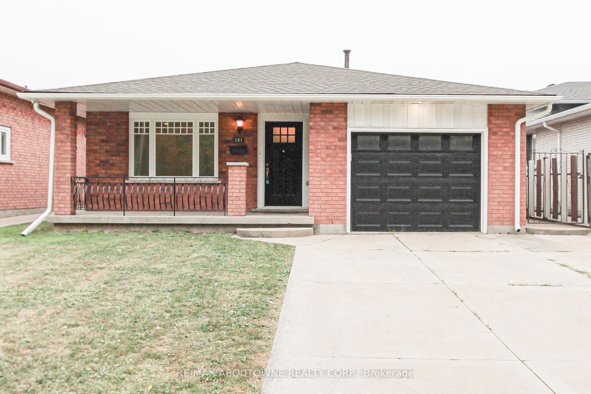 Photo 1 of 201 Bow Valley Drive, Hamilton, Riverdale — HOMEH