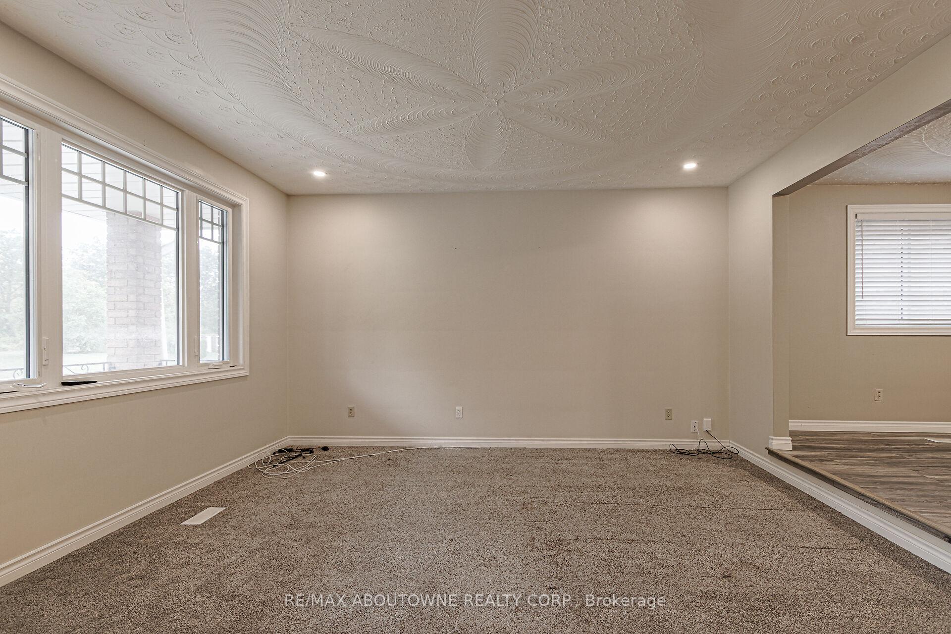 Photo 7 of 201 Bow Valley Drive, Hamilton, Riverdale — HOMEH