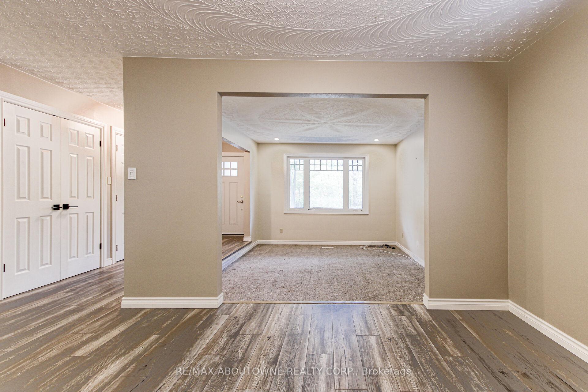 Photo 9 of 201 Bow Valley Drive, Hamilton, Riverdale — HOMEH