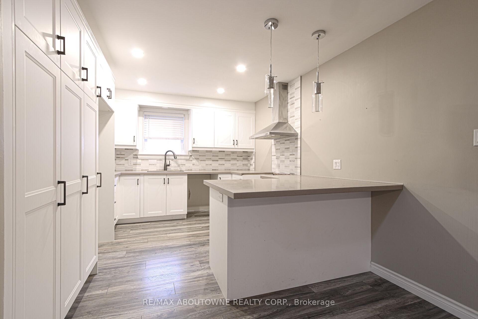 Photo 10 of 201 Bow Valley Drive, Hamilton, Riverdale — HOMEH