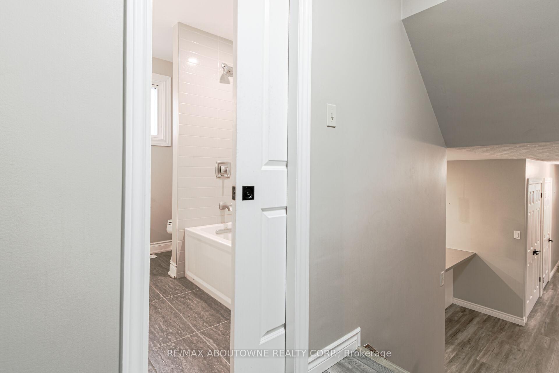 Photo 16 of 201 Bow Valley Drive, Hamilton, Riverdale — HOMEH