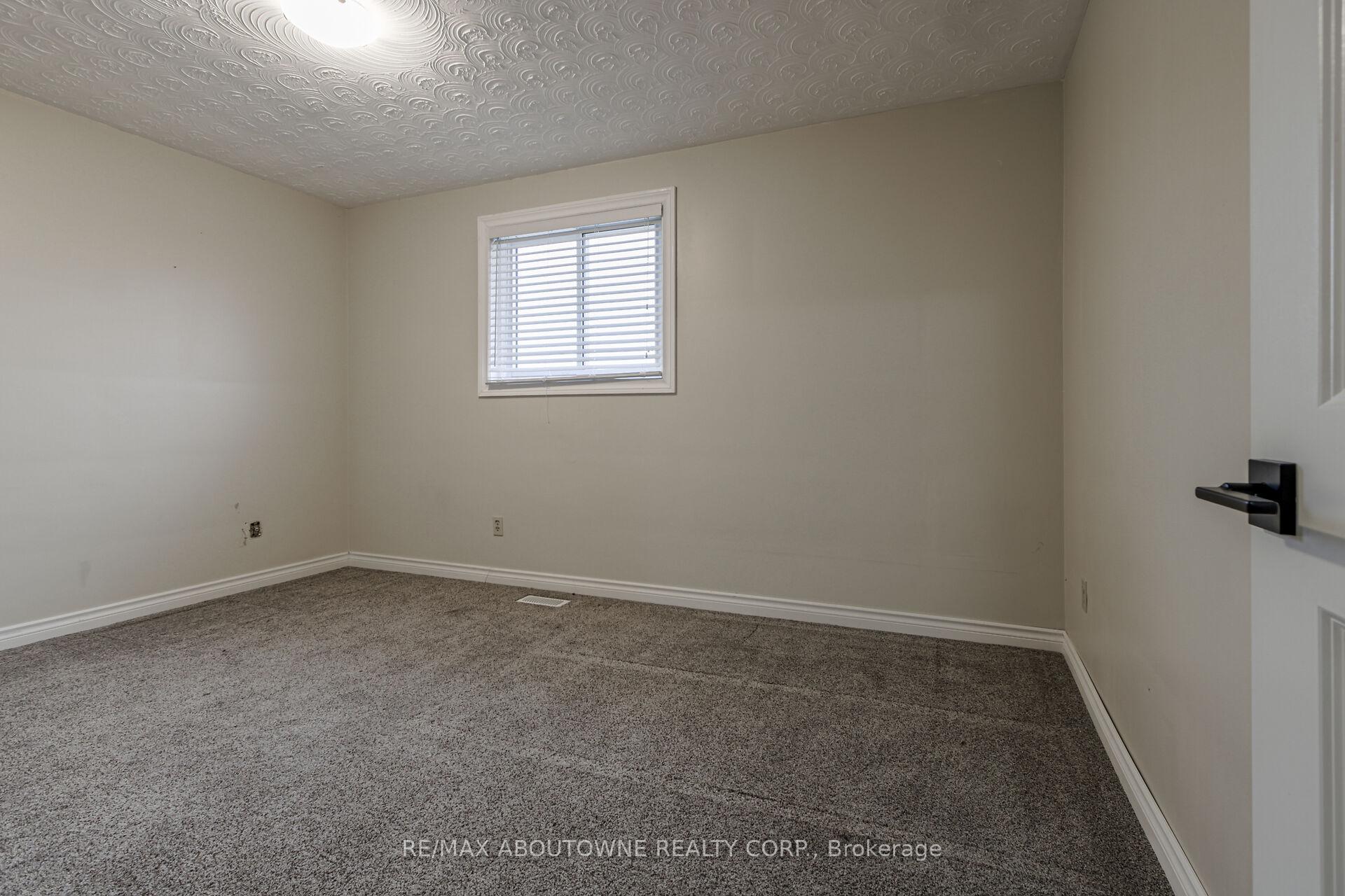 Photo 19 of 201 Bow Valley Drive, Hamilton, Riverdale — HOMEH