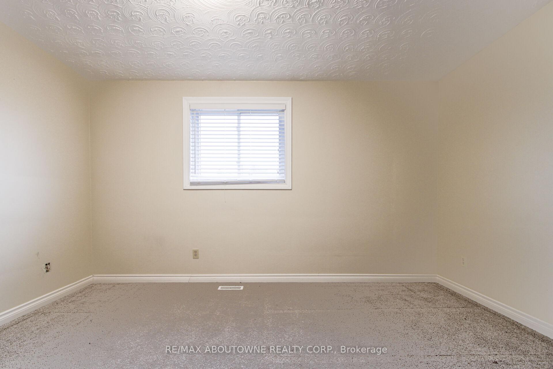 Photo 21 of 201 Bow Valley Drive, Hamilton, Riverdale — HOMEH
