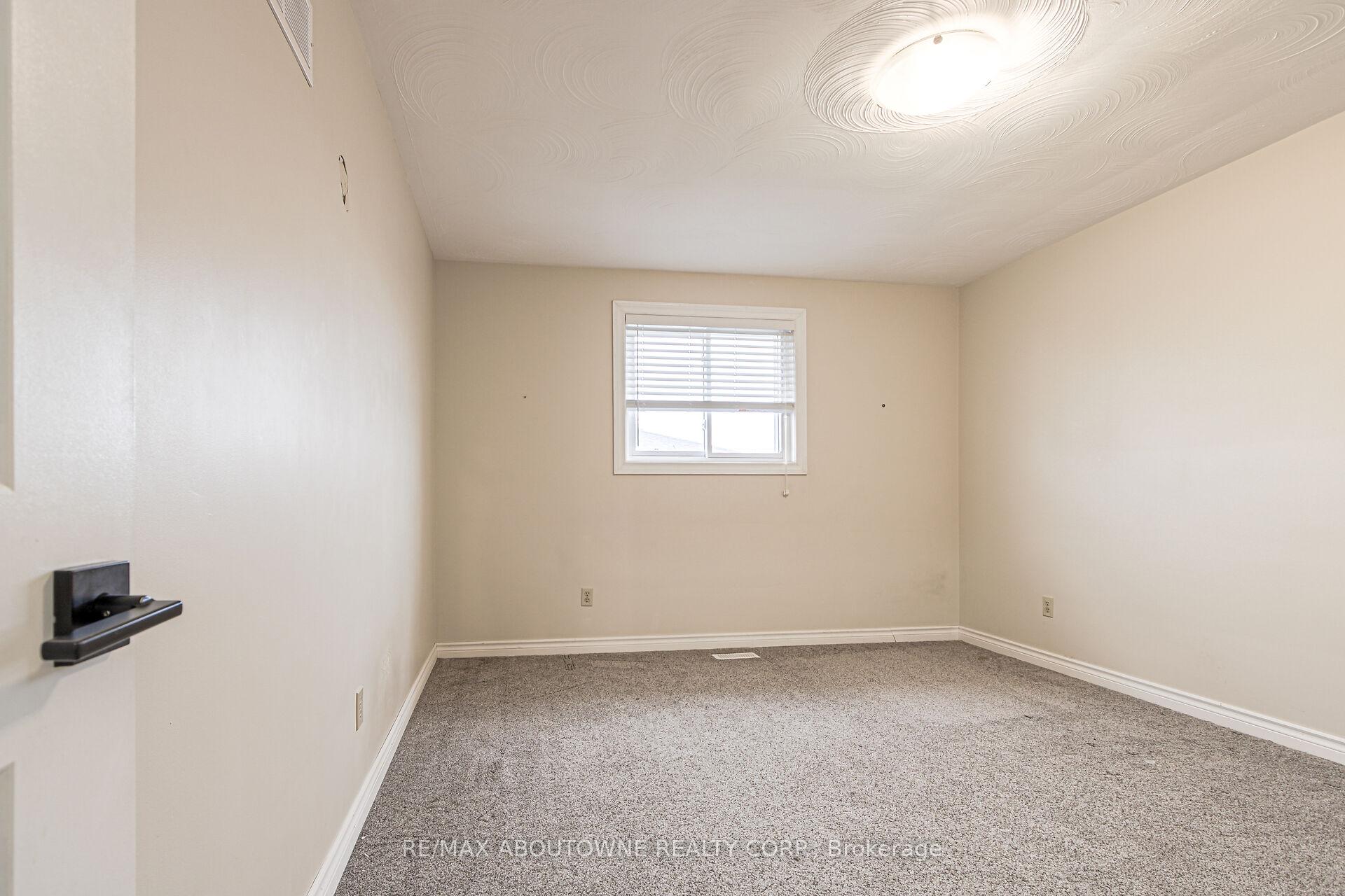 Photo 22 of 201 Bow Valley Drive, Hamilton, Riverdale — HOMEH