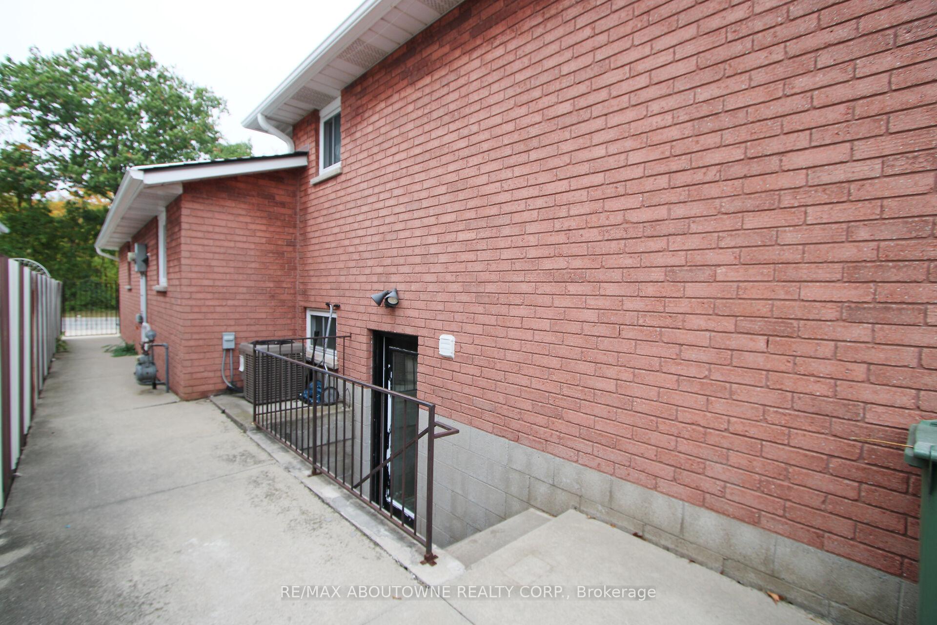 Photo 26 of 201 Bow Valley Drive, Hamilton, Riverdale — HOMEH