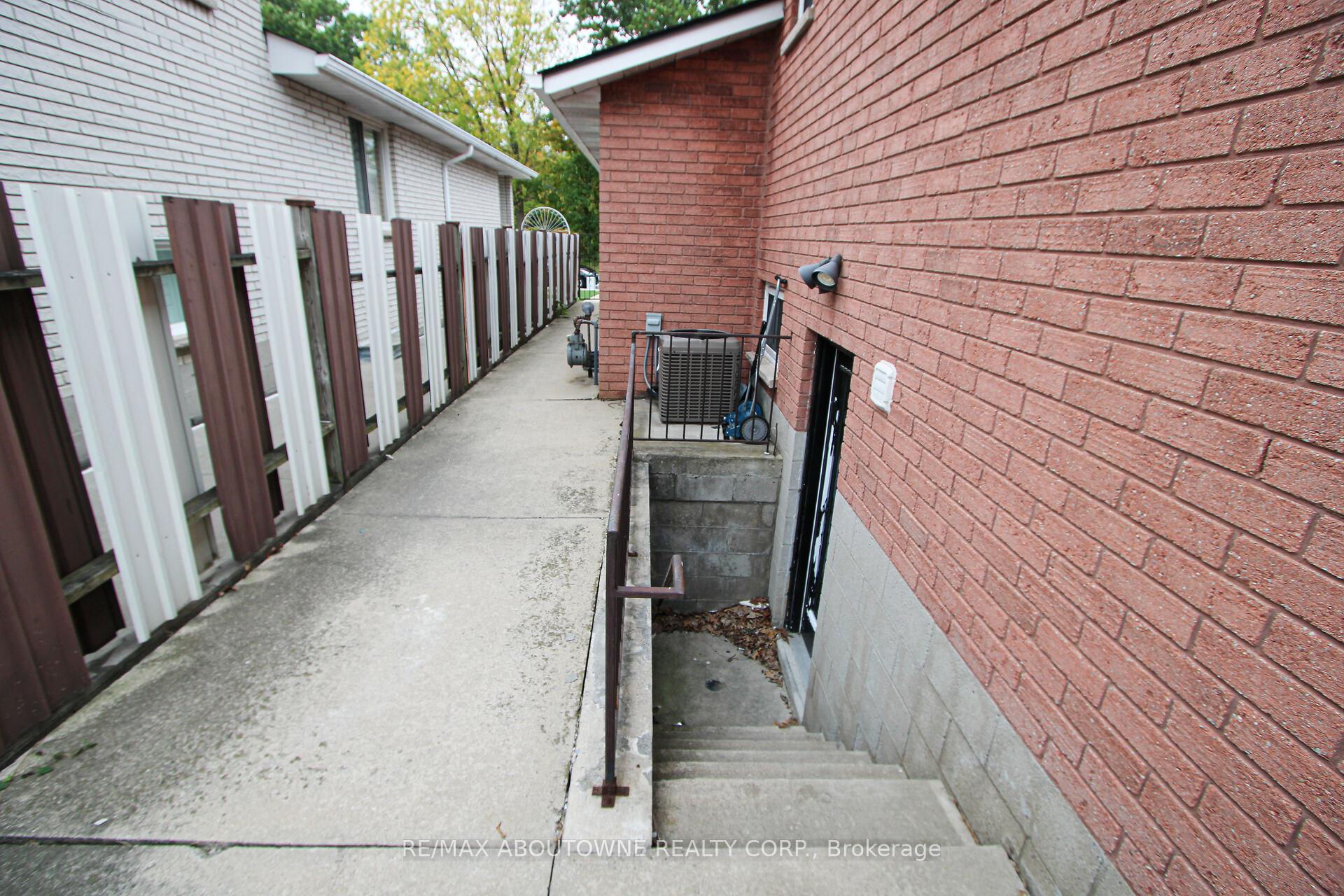 Photo 27 of 201 Bow Valley Drive, Hamilton, Riverdale — HOMEH