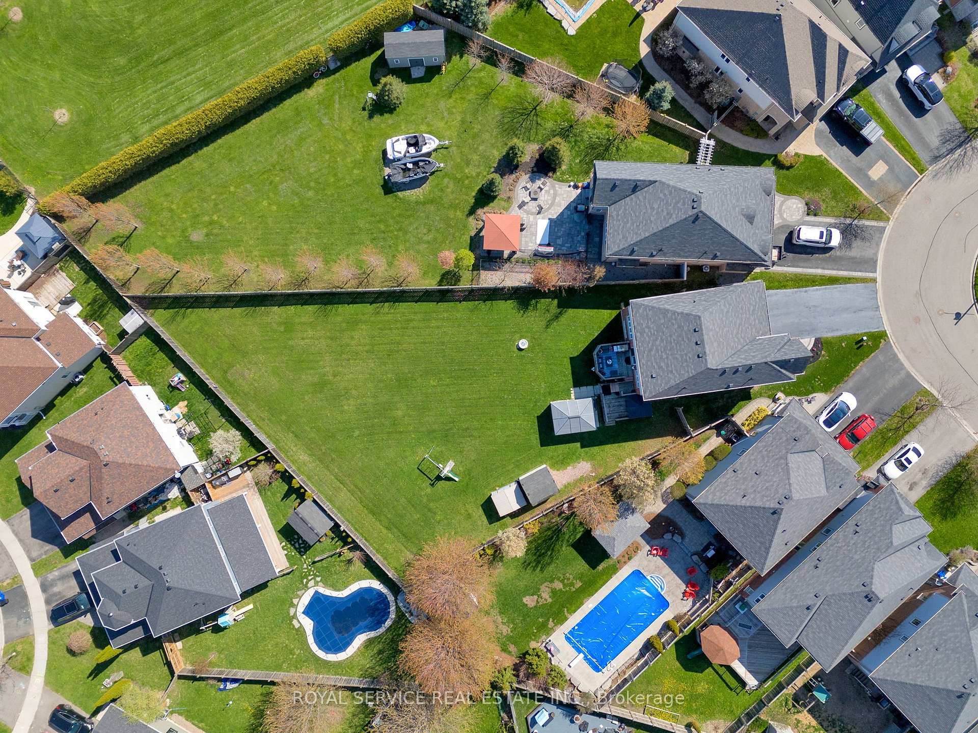 Photo 2 of 35 Alldread Crescent, Clarington, Newcastle — HOMEH