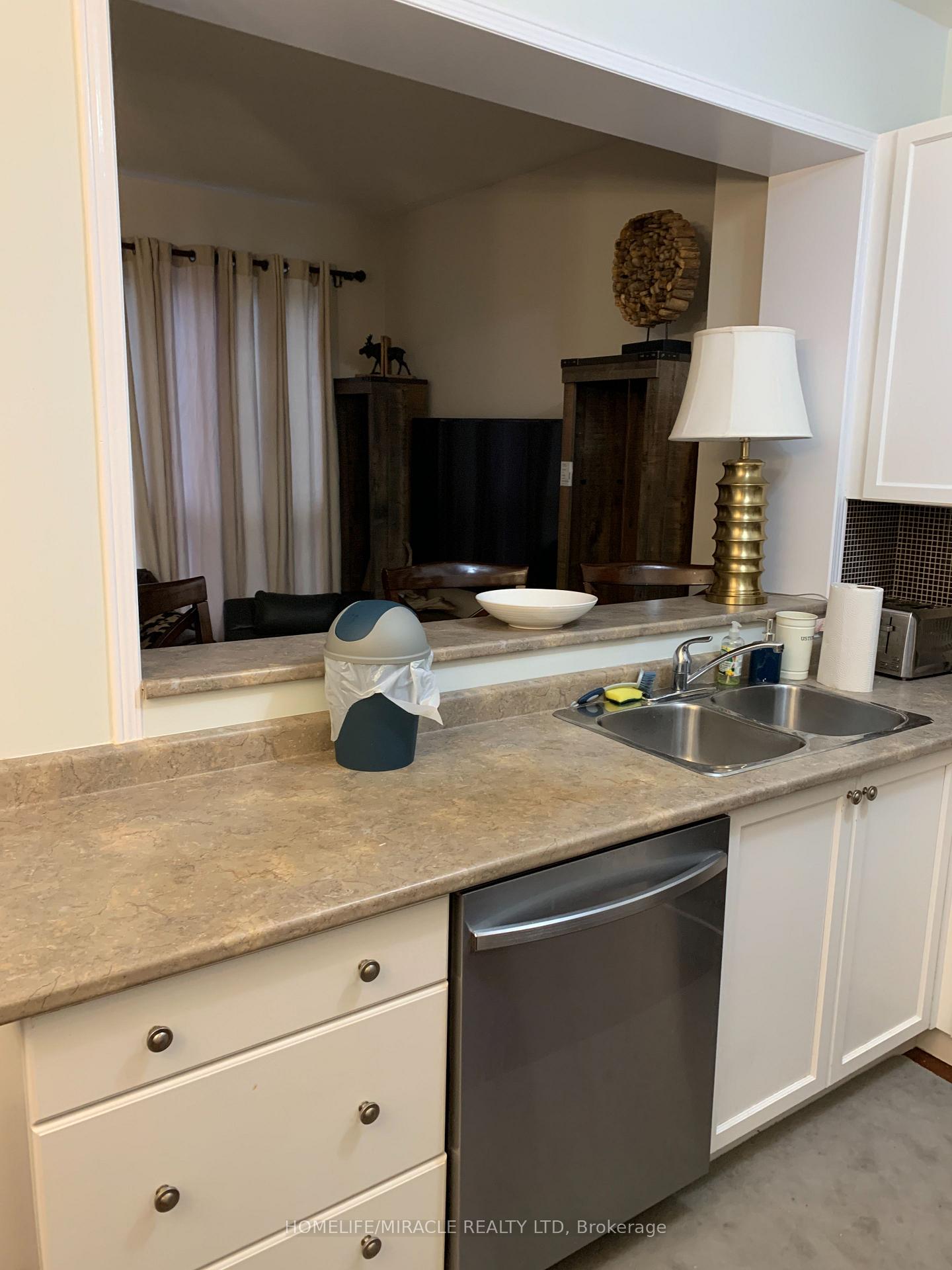 Photo 14 of 2275 Stone Glen Crescent, Oakville, Westmount — HOMEH