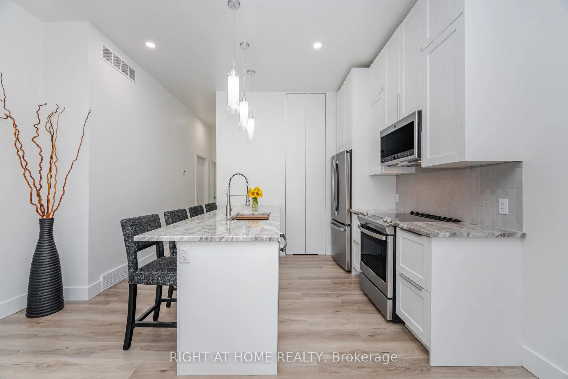 Photo 7 of 183 Normanhurst Avenue, Hamilton, Normanhurst — HOMEH