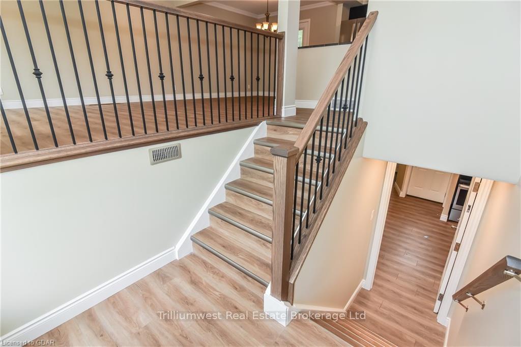 Photo 4 of 25 Nicklin Crescent, Guelph, Riverside Park — HOMEH