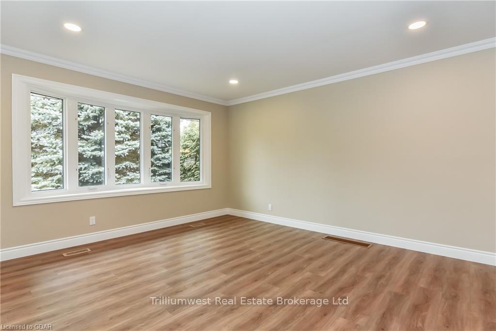 Photo 5 of 25 Nicklin Crescent, Guelph, Riverside Park — HOMEH