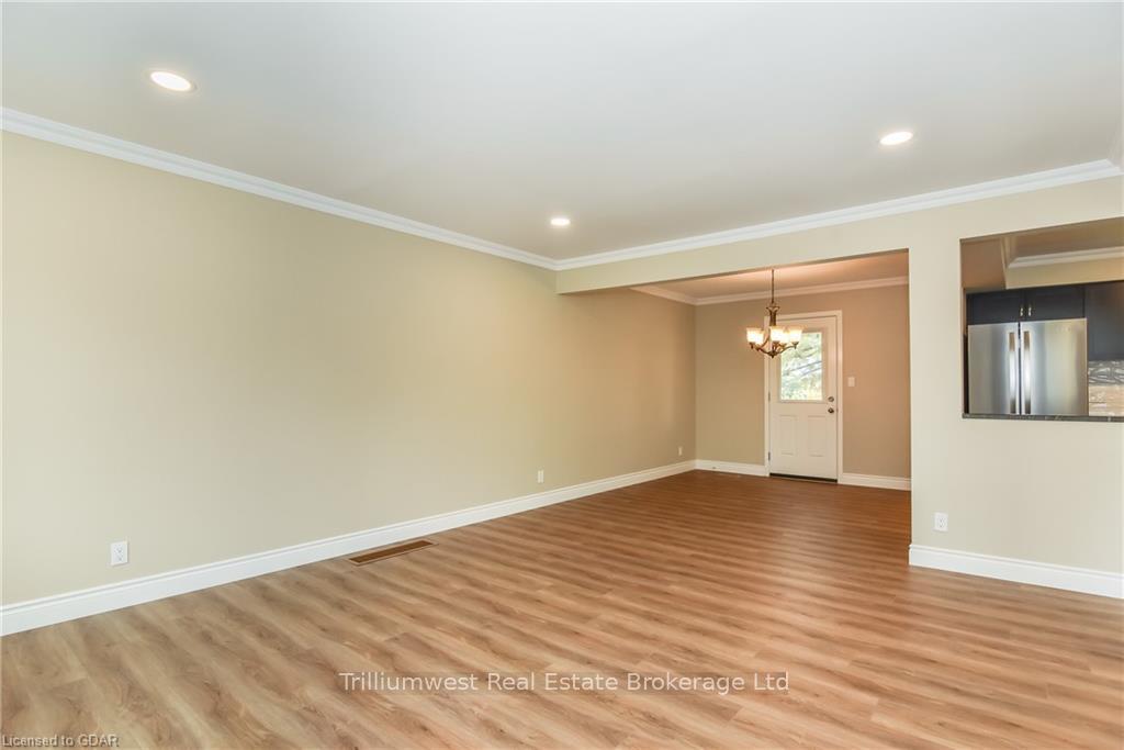 Photo 6 of 25 Nicklin Crescent, Guelph, Riverside Park — HOMEH