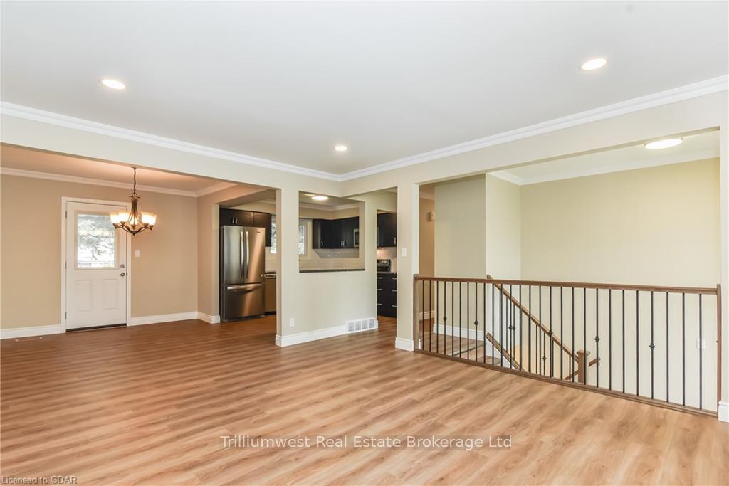 Photo 7 of 25 Nicklin Crescent, Guelph, Riverside Park — HOMEH