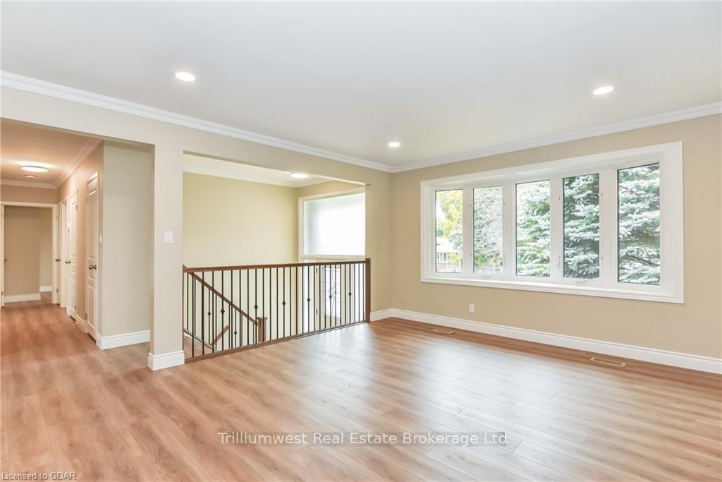 Photo 8 of 25 Nicklin Crescent, Guelph, Riverside Park — HOMEH