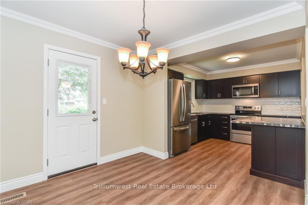 Photo 9 of 25 Nicklin Crescent, Guelph, Riverside Park — HOMEH