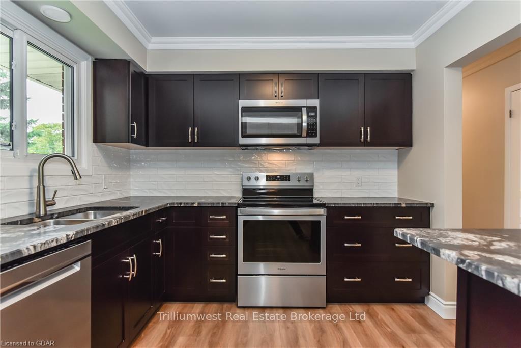 Photo 13 of 25 Nicklin Crescent, Guelph, Riverside Park — HOMEH