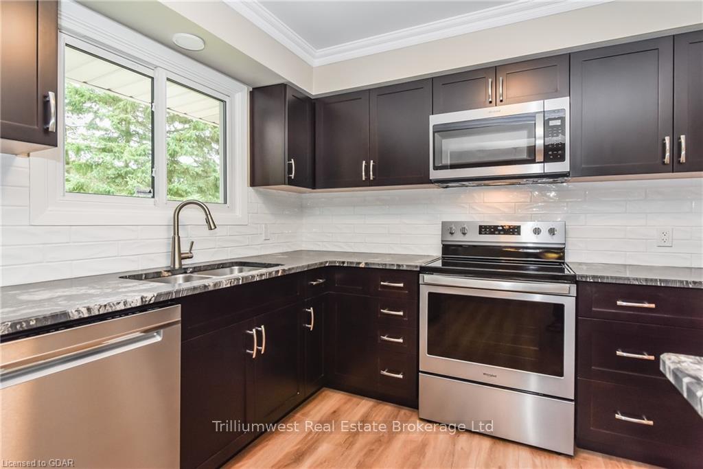 Photo 15 of 25 Nicklin Crescent, Guelph, Riverside Park — HOMEH