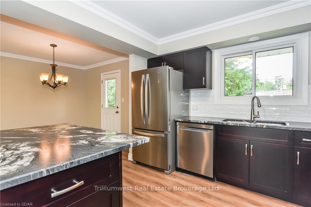 Photo 16 of 25 Nicklin Crescent, Guelph, Riverside Park — HOMEH