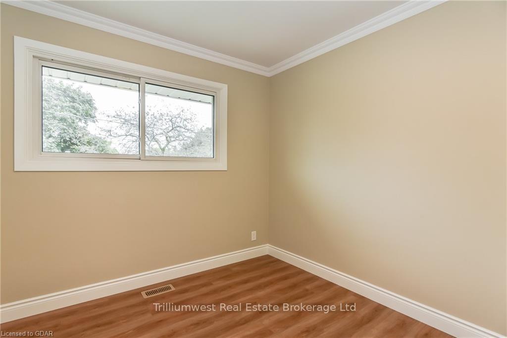 Photo 21 of 25 Nicklin Crescent, Guelph, Riverside Park — HOMEH