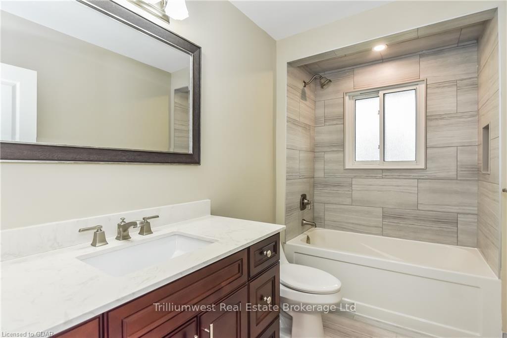 Photo 23 of 25 Nicklin Crescent, Guelph, Riverside Park — HOMEH