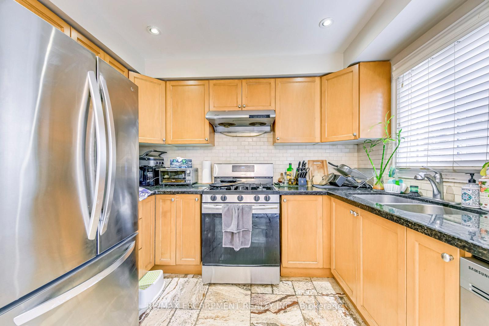 Photo 11 of 2349 Newcastle Crescent, Oakville, West Oak Trails — HOMEH