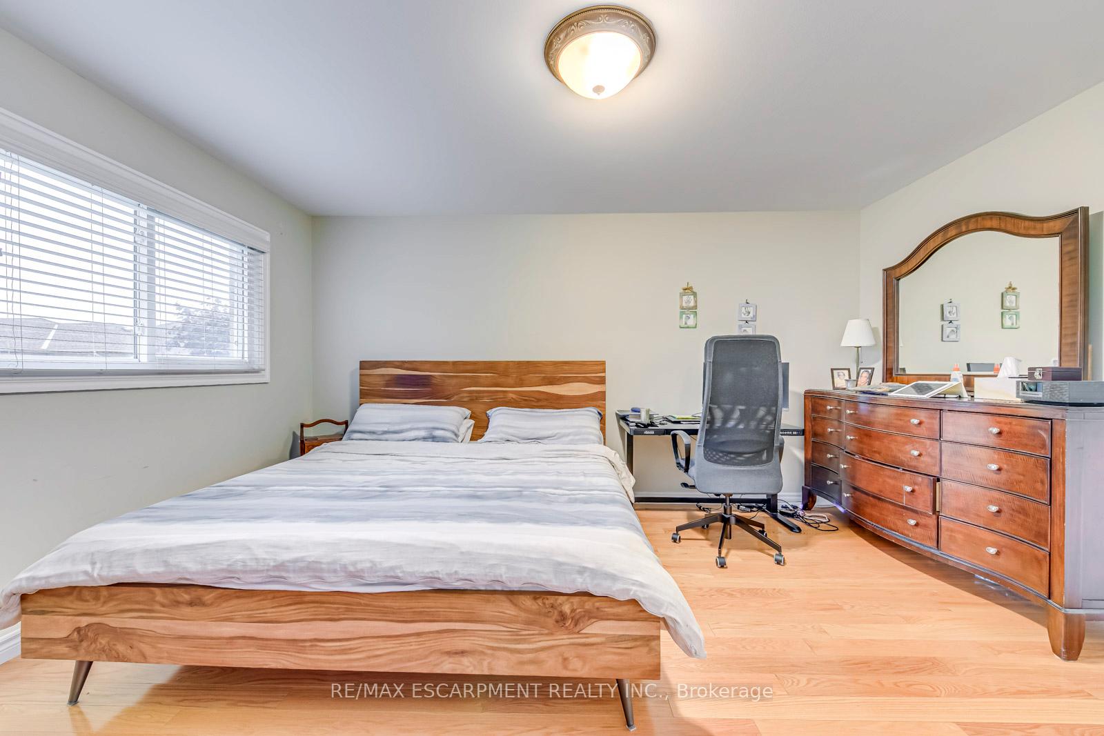 Photo 16 of 2349 Newcastle Crescent, Oakville, West Oak Trails — HOMEH